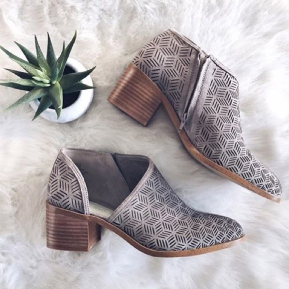 SOLD - Picture 3 of 4